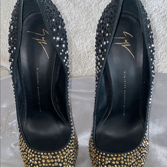 Guiseppe Zanotti Crystal Embellished Suede Peep-Toe Pump - Picture 5 of 6